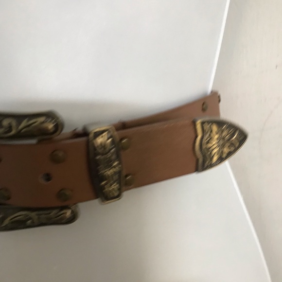 NWT Belt Double Grommet Buckle Light Brown or Tan Etched Metal Hardware … - Picture 3 of 14